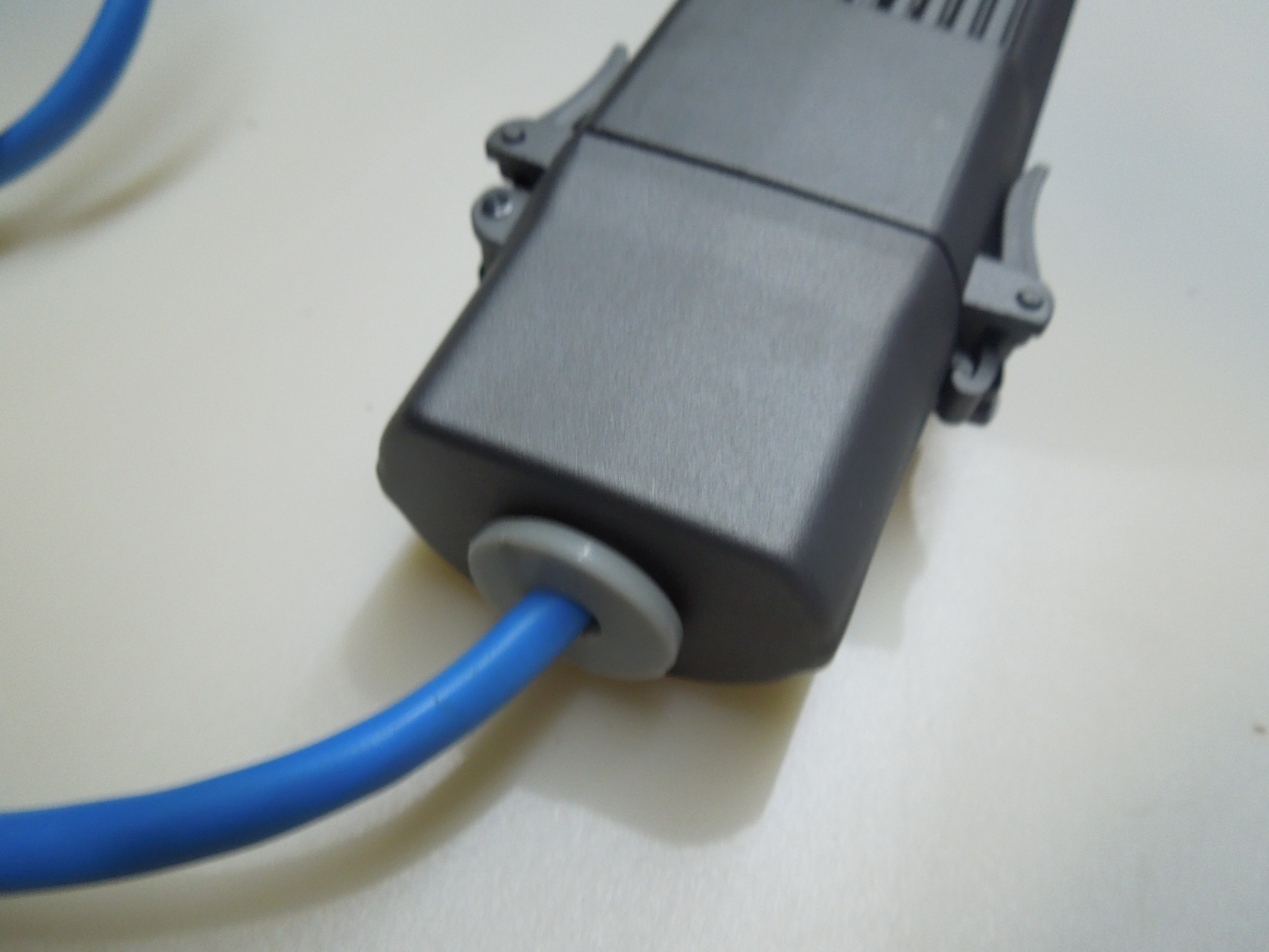 Rubber Gasket pushes into port. 